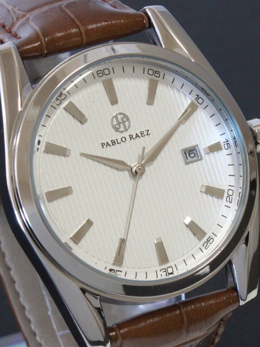 Men's Contemporary Dress Textured Dial Raised Indices Date Complication 41mm - Picture 5 of 10